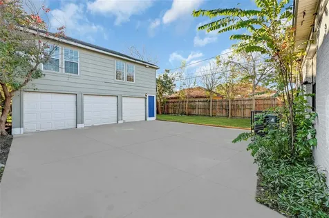 1633 Fourcade Street A Houston TX 77023