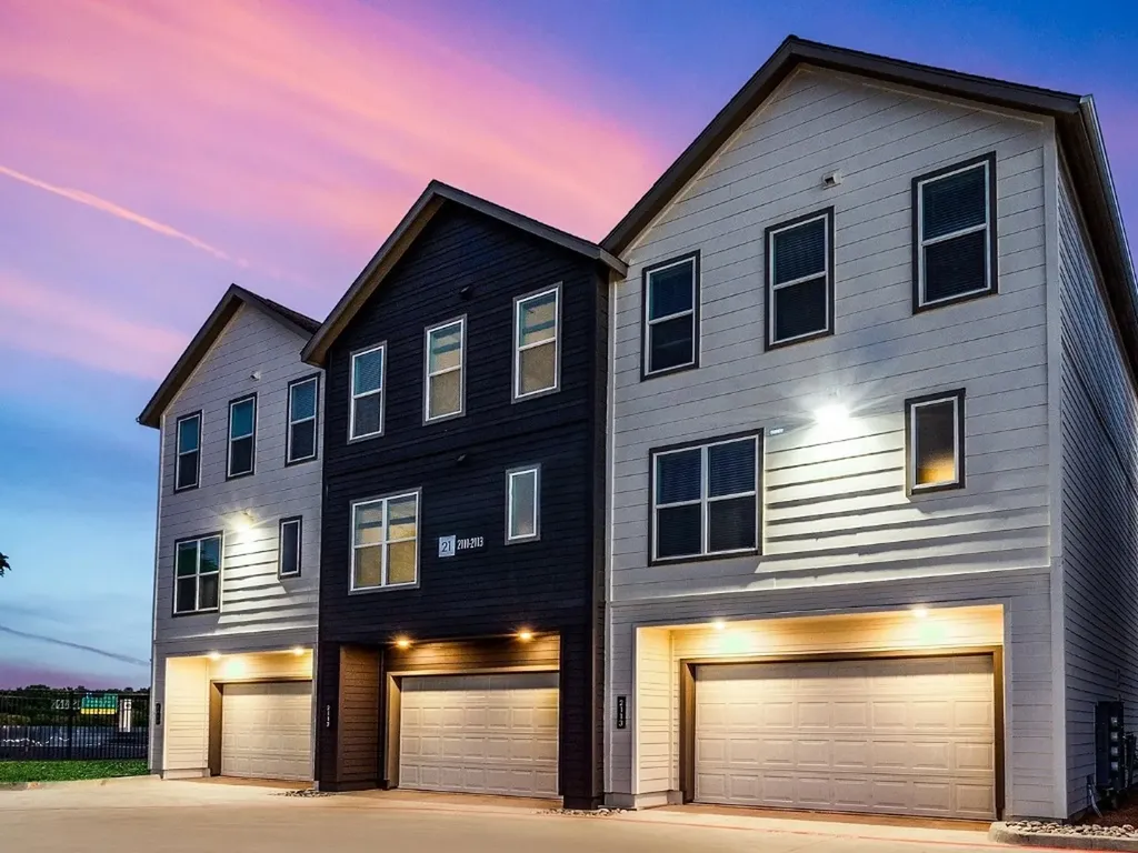 1000 Fort Worth Avenue 2515 Dallas TX 75208