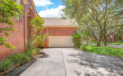 16 Treverstone Court Sugar Land TX 77479