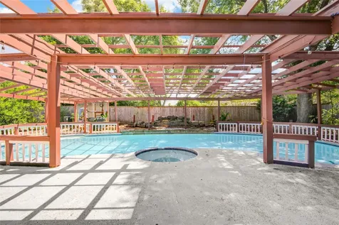 16 Treverstone Court Sugar Land TX 77479