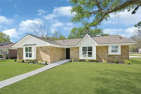 2100 Crestwood Drive Richmond TX 77469