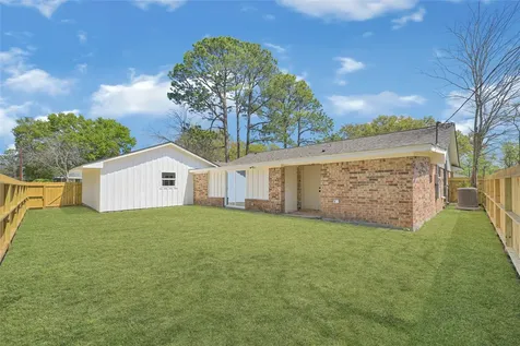 2100 Crestwood Drive Richmond TX 77469