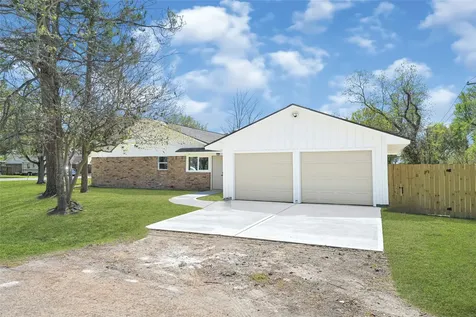 2100 Crestwood Drive Richmond TX 77469