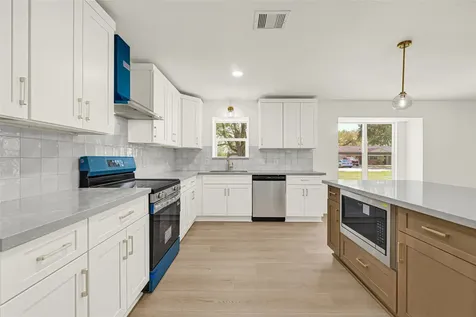 2100 Crestwood Drive Richmond TX 77469