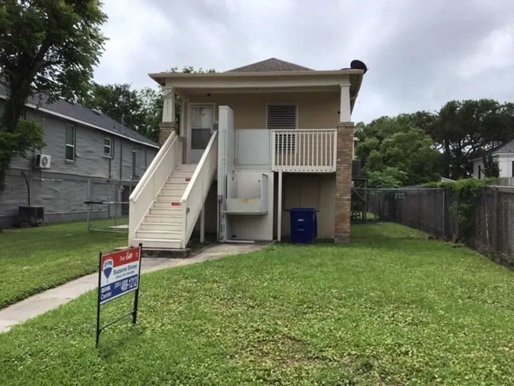 4615 Avenue Q 1/2 Galveston TX 77551