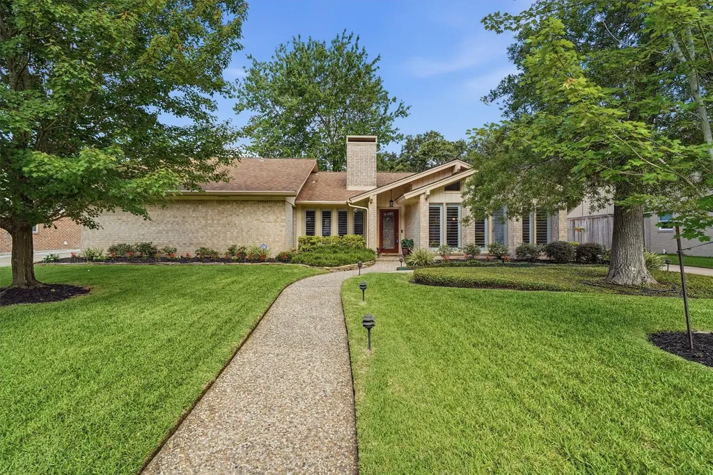611 Forest Lake Drive Seabrook TX 77586