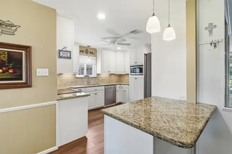 611 Forest Lake Drive Seabrook TX 77586
