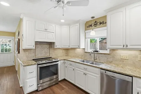 611 Forest Lake Drive Seabrook TX 77586