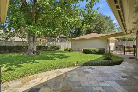 611 Forest Lake Drive Seabrook TX 77586