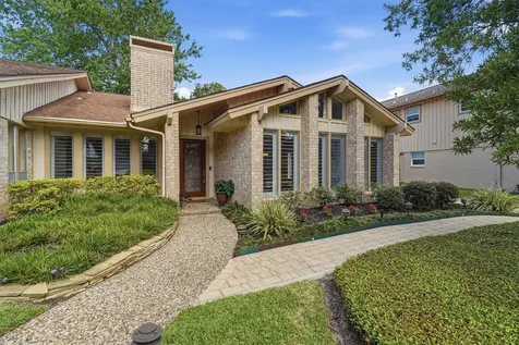 611 Forest Lake Drive Seabrook TX 77586
