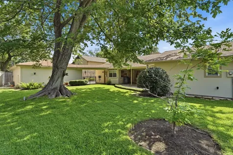 611 Forest Lake Drive Seabrook TX 77586