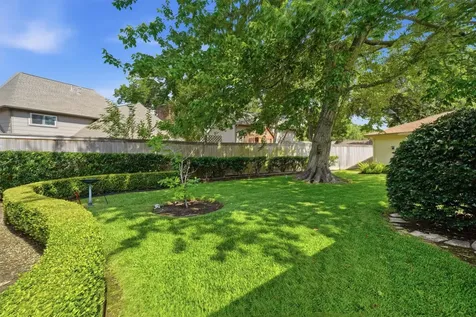 611 Forest Lake Drive Seabrook TX 77586