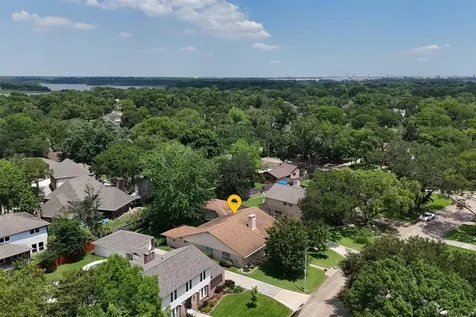 611 Forest Lake Drive Seabrook TX 77586