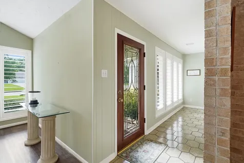 611 Forest Lake Drive Seabrook TX 77586