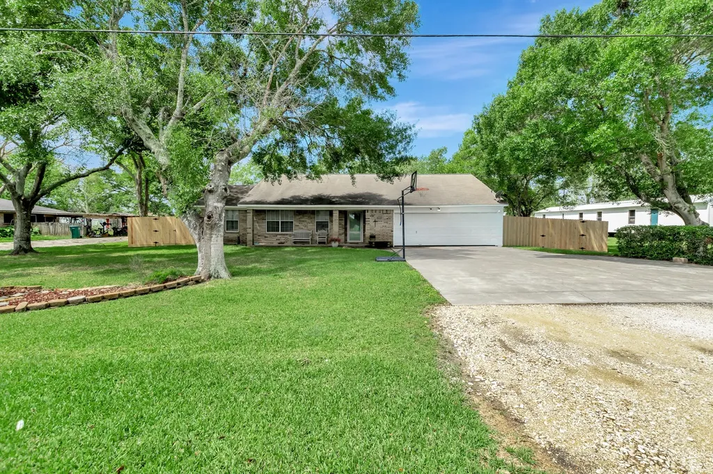 1002 S 2nd Street Ganado TX 77962