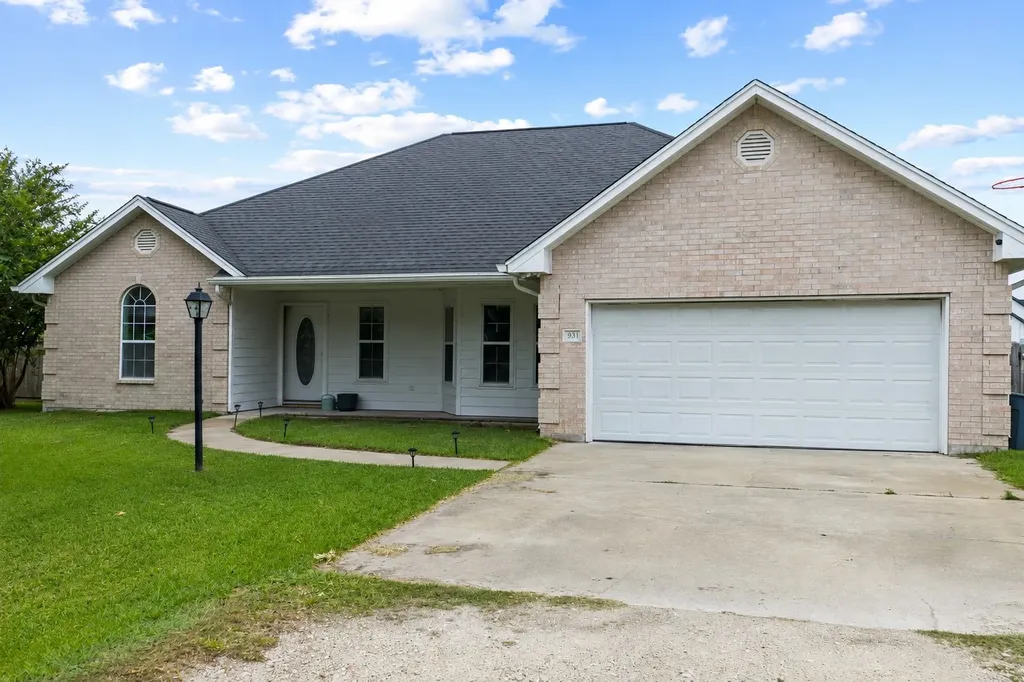 931 Broadway Winnie TX 77665