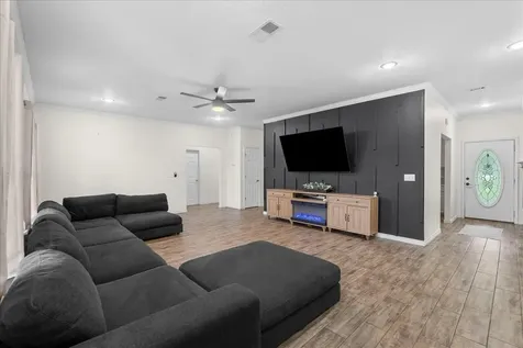931 Broadway Winnie TX 77665