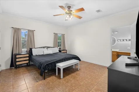 931 Broadway Winnie TX 77665