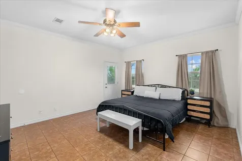 931 Broadway Winnie TX 77665
