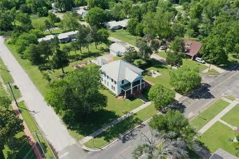 702 S 9th Avenue Teague TX 75860