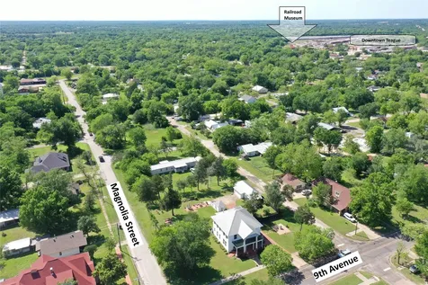 702 S 9th Avenue Teague TX 75860