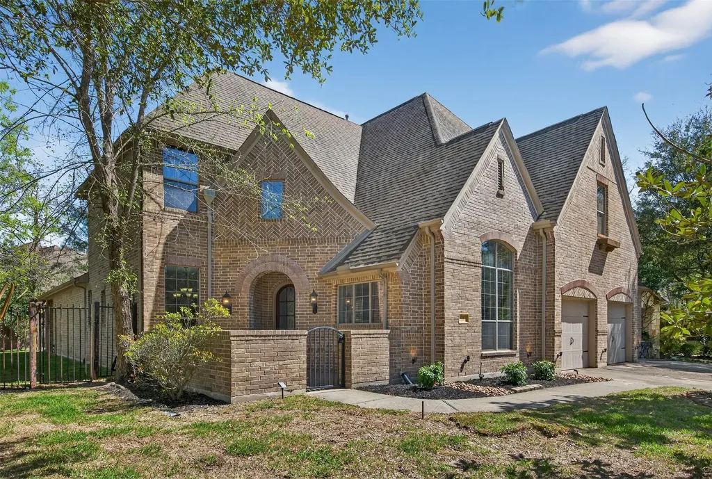 10 Almondell Court Magnolia TX 77354