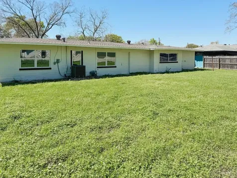 427 Wood Street Navasota TX 77868
