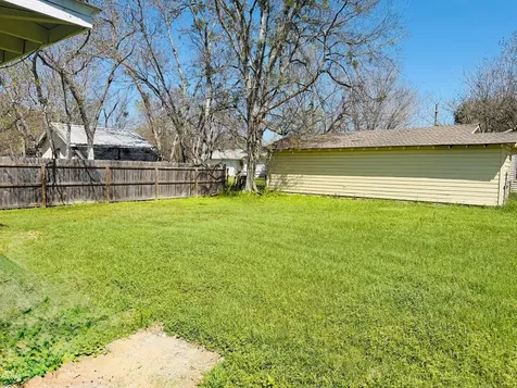 427 Wood Street Navasota TX 77868