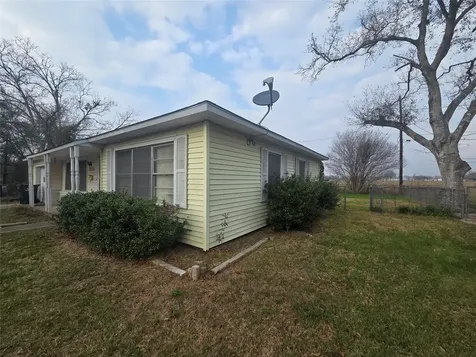 1216 Merchant Street El Campo TX 77437