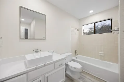 2668 Bering Drive 2668 Houston TX 77057