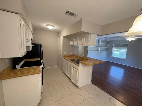 312 S Poplar Street 4 Tomball TX 77375
