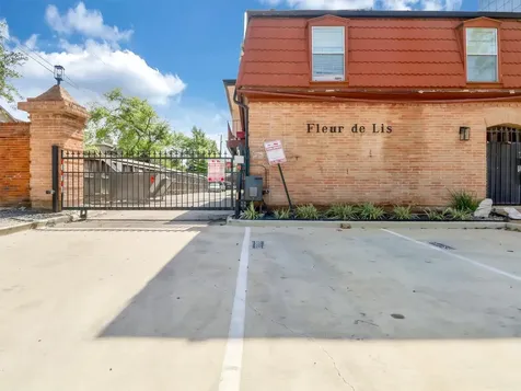3401 Timmons Lane 27 Houston TX 77027