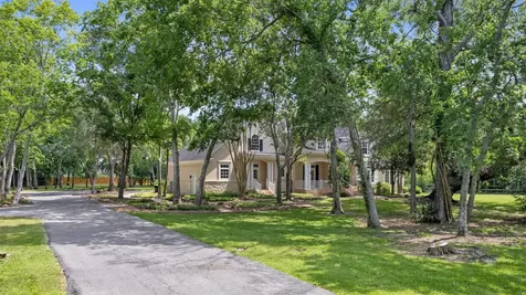 2042 Darby Lane Fresno TX 77545