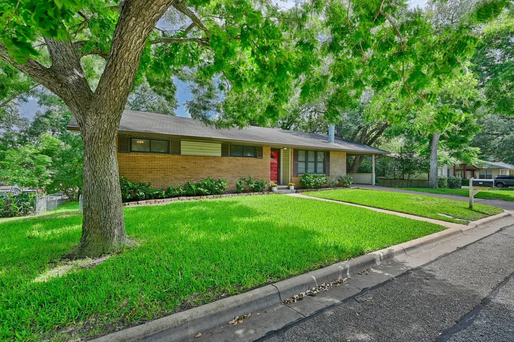906 Carlee Drive Brenham TX 77833