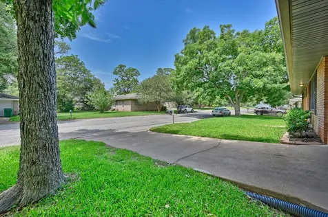 906 Carlee Drive Brenham TX 77833
