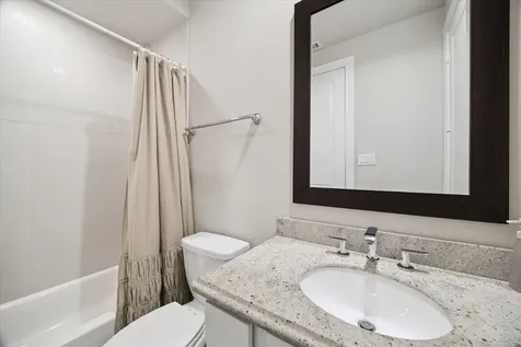 2006 Lou Ellen Lane H Houston TX 77018