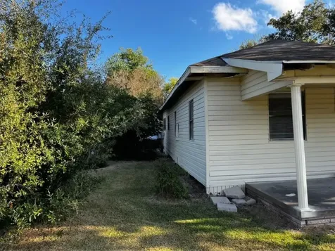 1648 W Rev Dr Ransom Howard Street Port Arthur TX 77640