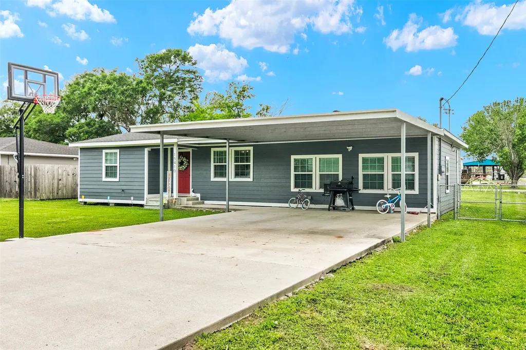 15410 San Jacinto Street Hamshire TX 77622