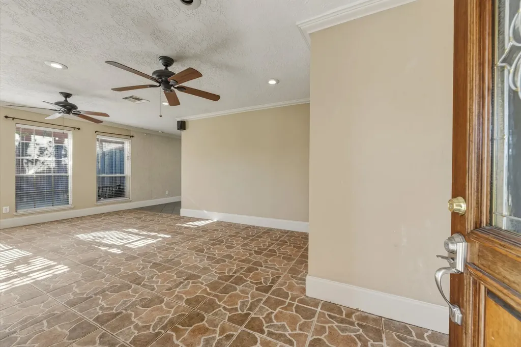 5211 Court Road Houston TX 77053