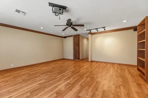 5211 Court Road Houston TX 77053