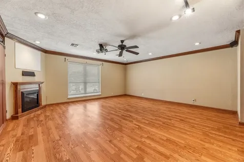 5211 Court Road Houston TX 77053