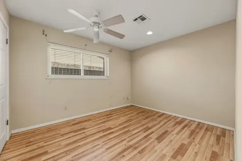 5211 Court Road Houston TX 77053
