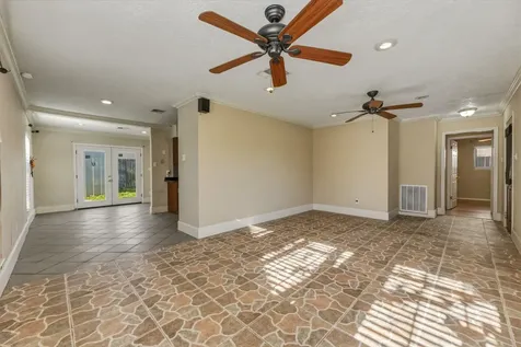 5211 Court Road Houston TX 77053