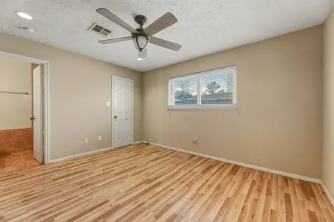 5211 Court Road Houston TX 77053
