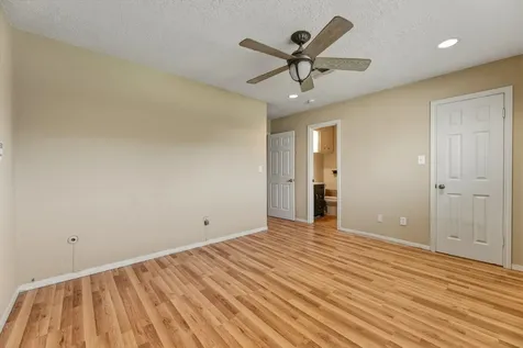 5211 Court Road Houston TX 77053