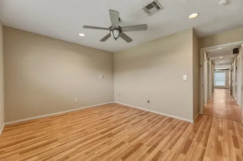 5211 Court Road Houston TX 77053