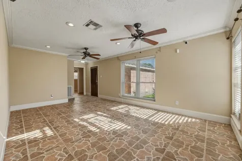 5211 Court Road Houston TX 77053