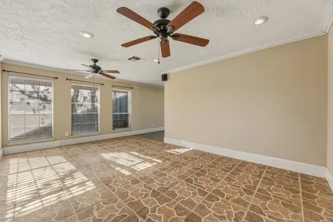 5211 Court Road Houston TX 77053