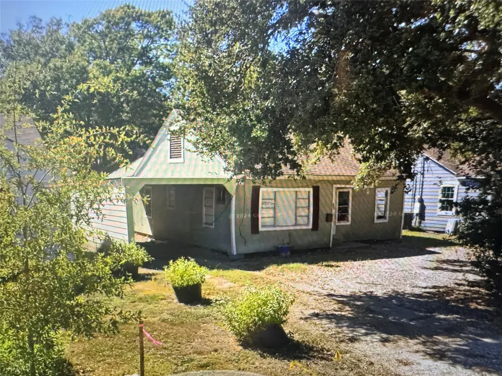 933 Pecos Avenue Port Arthur TX 77642