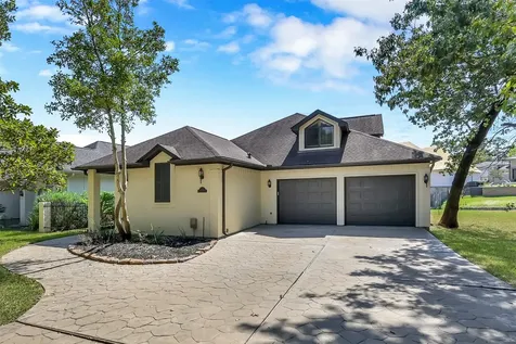 22 Creekwood Drive Montgomery TX 77356